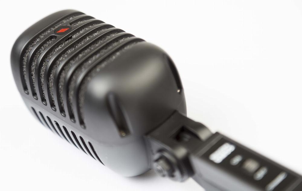 Eikon “Vintage” Professional Vocal Dynamic Microphone–Satin Black
